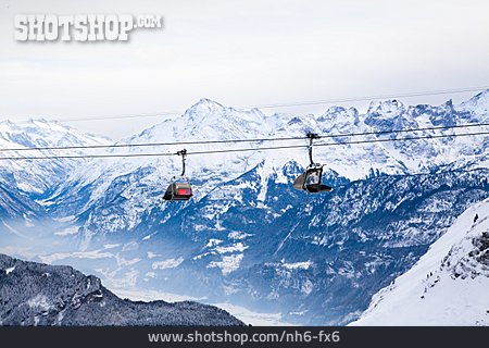 
                Berglandschaft, Seilbahn, Schweizer Alpen                   