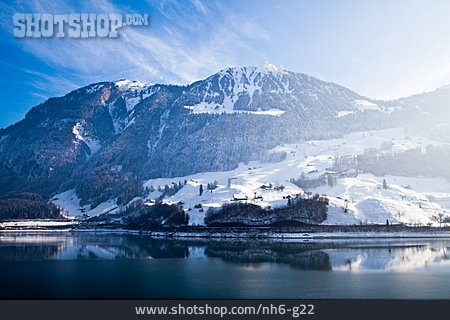 
                Winterlandschaft, Alpen, Bergsee                   