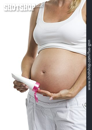 
                Schwangerschaft, Babybauch, Eincremen                   