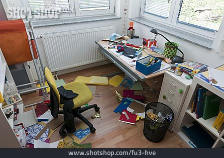
                Chaos, Kinderzimmer, Schreibtisch, Unordnung                   