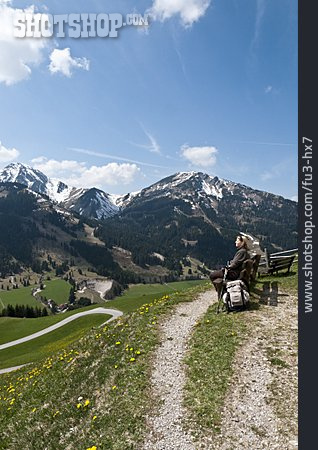 
                Wanderung, Tirol, Rast, Wanderin                   
