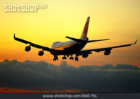 
                Airplane, B 747                   