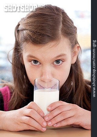 
                Kind, Mädchen, Trinken, Milch                   