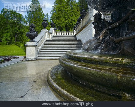
                Treppe, Brunnen, Schloss Linderhof                   