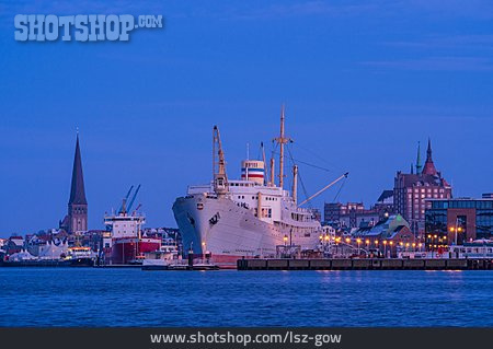 
                Schiff, Frachtschiff, Rostock                   