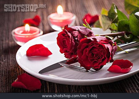 
                Rose, Rote Rose, Tischgedeck, Tischdeko                   