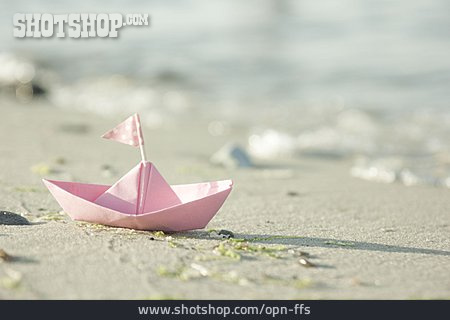 
                Strand, Sommer, Papierschiffchen                   