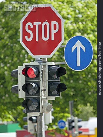 
                Verkehrszeichen, Straßenverkehr                   