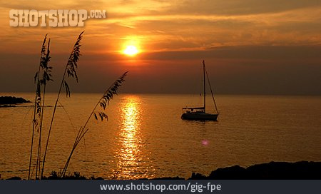 
                Sonnenuntergang, Segelboot, Mittelmeer                   