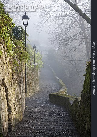 
                Nebel, Gehweg, Stadtmauer, Bergamo                   