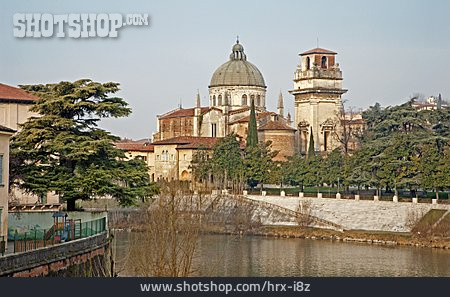 
                Verona                   
