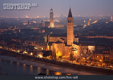 
                Verona                   