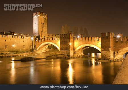 
                Verona, Castelvecchio, Ponte Scaligero                   