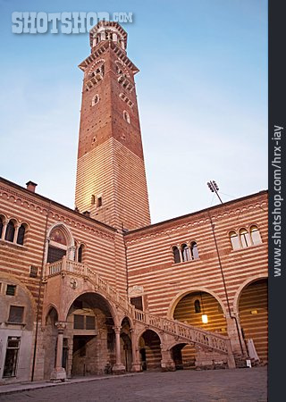 
                Verona, Torre Dei Lamberti                   