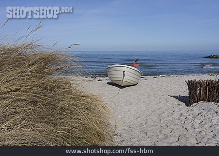 
                Boot, Ostsee, Dünengras                   