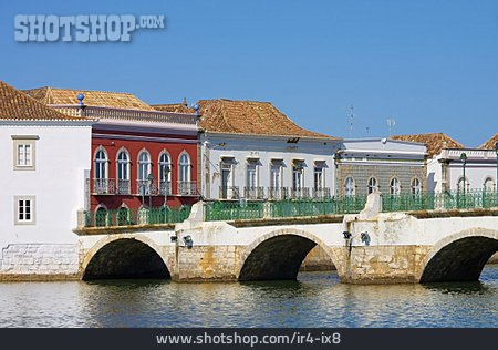
                Wohnhaus, Brücke, Portugal                   