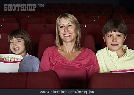 
                Kino, Familie, Zuschauer, Film, Popcorn, Kinobesuch                   