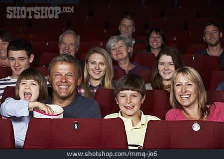 
                Familie, Zuschauer, Popcorn, Kinobesuch, Kinosaal                   