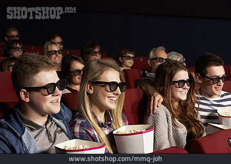 
                Teenager, Jugendliche, Kino, Ausgehen, Popcorn                   