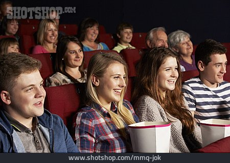 
                Jugendliche, Zuschauer, Kinosaal                   