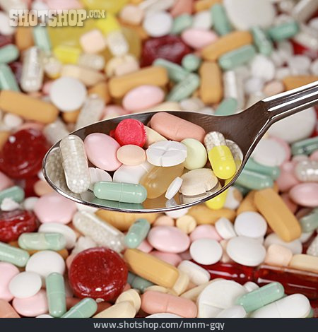 
                Medikamentenmissbrauch, Tabletteneinnahme                   
