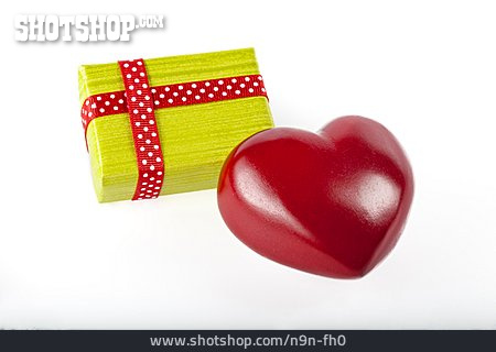
                Herz, Geschenk, Valentinstag                   