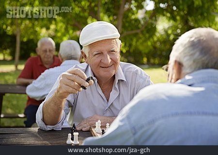 
                Rentner, Senior, Spielen, Schach, Schachspiel                   
