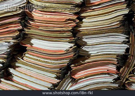 
                Altpapier, Dokumente, Papierstapel                   