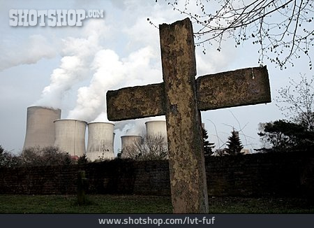
                Kreuz, Kraftwerk, Luftverschmutzung                   