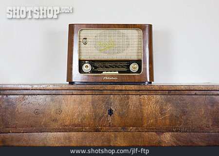 
                Nostalgie, Röhrenradio                   
