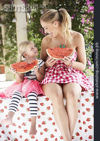 
                Mädchen, Frau, Sommerlich, Wassermelone, Melonenstück                   