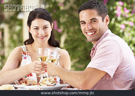 
                Paar, Essen & Trinken, Anstoßen                   
