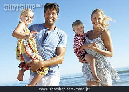 
                Eltern, Familie, Familienurlaub, Familienglück                   
