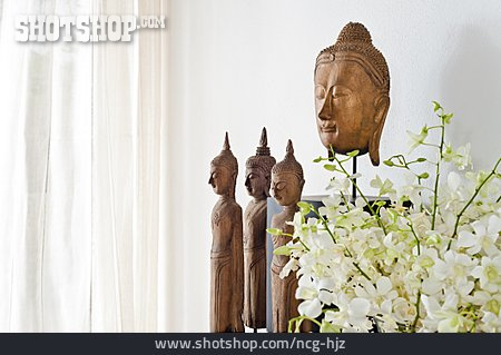 
                Häusliches Leben, Interieur, Buddhafigur                   