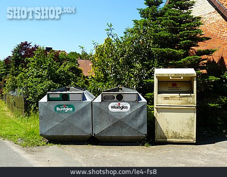 
                Recycling, Altglascontainer, Altkleidercontainer                   