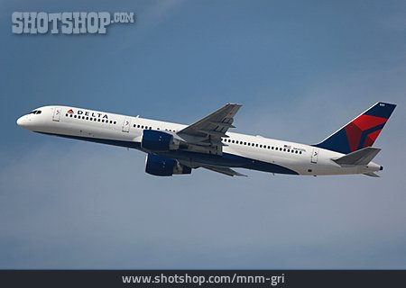 
                Flugzeug, Boeing 757, Delta Air Lines                   