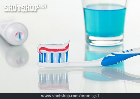 
                Zahnbürste, Zahnpflege, Mundhygiene, Zähneputzen                   