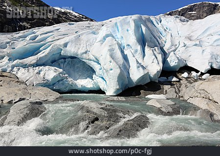 
                Schmelzwasser, Gletscherschmelze, Gletschereis, Jostedal                   