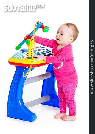 
                Säugling, Spielen, Spielzeug, Musikinstrument                   