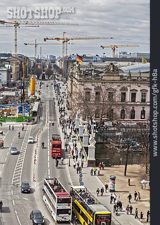 
                Städtisches Leben, Berlin, Straßenverkehr                   