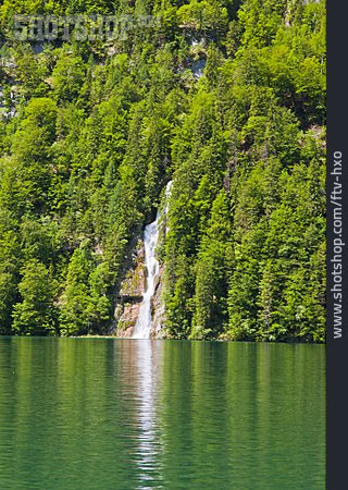 
                Wasserfall, Königssee, Berchtesgadener Land                   