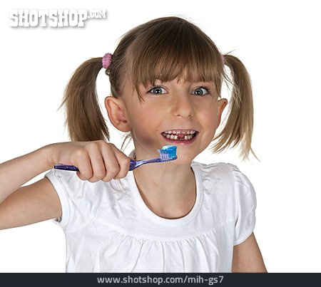 
                Mädchen, Zahnpflege, Zähneputzen                   