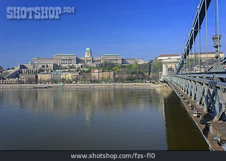 
                Donau, Budapest, Kettenbrücke, Burgpalast                   