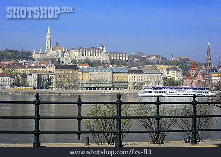 
                Donau, Budapest, Fischerbastei, Matthiaskirche                   