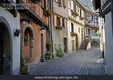 
                Gasse, Eguisheim                   