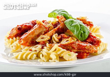 
                Hähnchenfleisch, Pasta, Tomatensauce                   