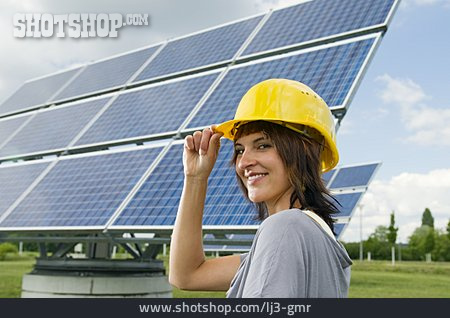 
                Solar, Photovoltaik, Solaranlage, Ingenieurin                   