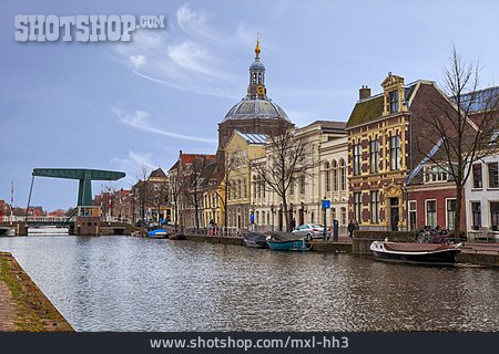 
                Häuserzeile, Leiden, Niederlande                   
