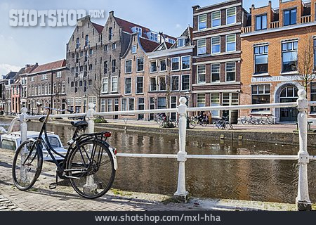 
                Fahrrad, Häuserzeile, Leiden                   
