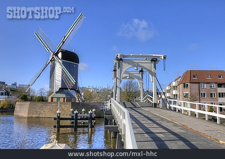 
                Leiden, Niederlande, Rembrandt Brücke                   